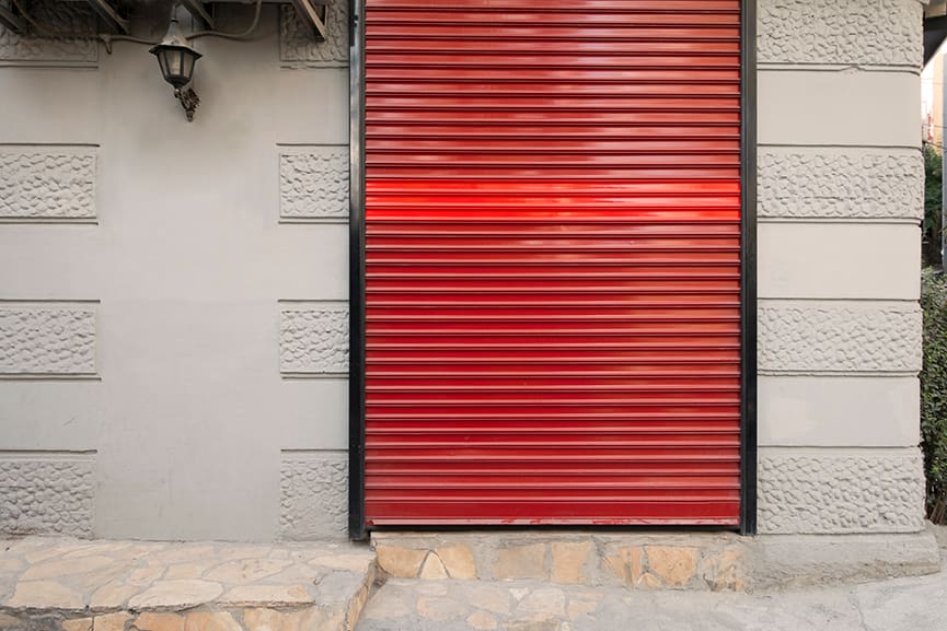 Reja roja de un local